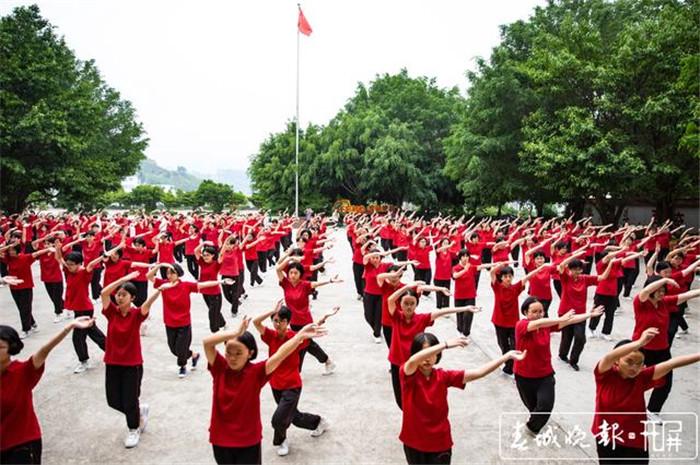 云岭楷模张桂梅：如果人生可以重来就一头扎进去，不再走弯路