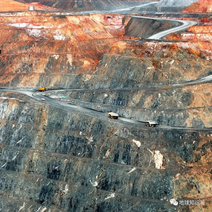 搬一车赚一车，赚多赚少都能赚，哪有时间考虑什么政治议题。（底图：shutterstock@travfoto ）