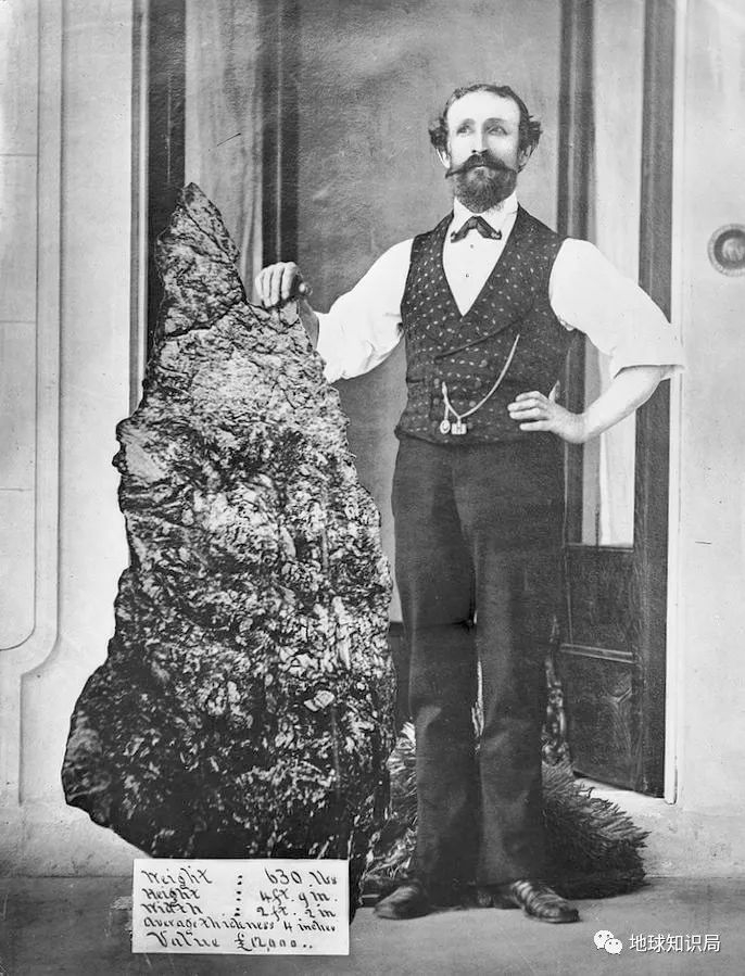 当然，发现金矿的不止西澳大利亚，东澳大利亚也有，不过对于荒凉的西部，这个消息显然更为重大。（1872年发现于新南威尔士州的大块儿黄金）（底图：shutterstock@travfoto ）