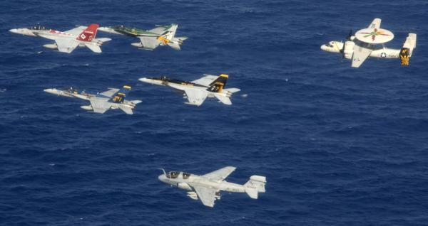 但大甲板航母之所以厉害，是因为航母联队是完整的空中力量，而不是光有战斗机就行了