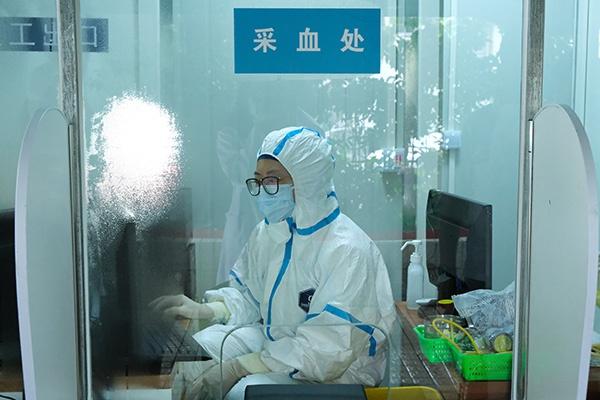 上海首台户外核酸采样工作柜启用，配备空调将安装紫外线灯