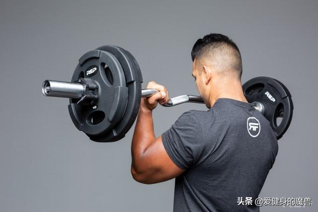 你试过这样练手臂吗？不仅更快变大还更有型