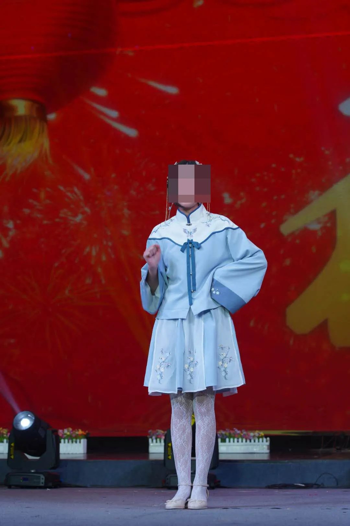 ▲2020年年初岑某某的演讲照片。