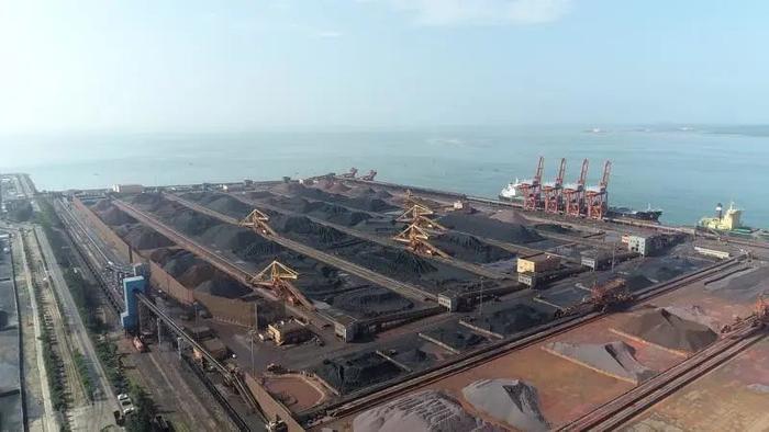 厉害了！广西开行首趟“俄罗斯煤炭”铁海联运集装箱班列