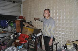 云南警方打掉一特大盗窃团伙：两嫌犯系毒友，赃物铺满篮球场