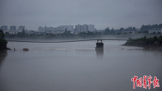 　　冲毁后的镇海桥。中青报·中青网见习记者&nbsp;郑重/摄