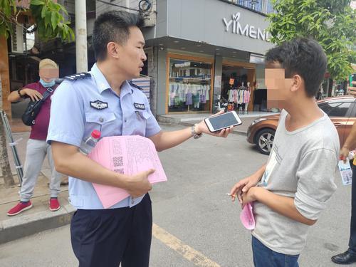 东莞寮步：民警正在开展防诈骗宣传，嫌疑人竟“主动”送上门