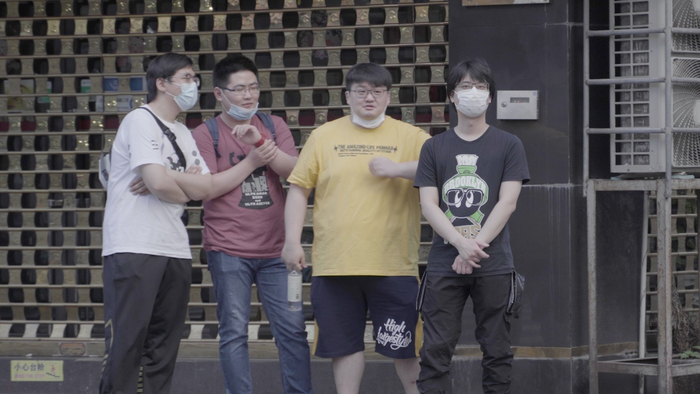 采访当天，TS在剧场外遇到追星同道 谢希文摄