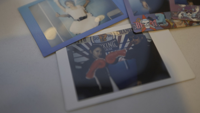 TS与偶像陆婷的拍立得合影 罗四维摄