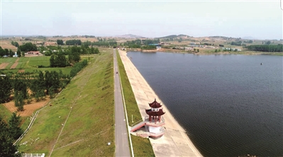  红领巾水库大坝。