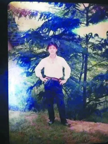 △李华18岁患病前拍的最后一张照片