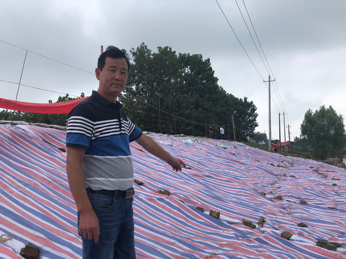 董斌和村民发现大堤出现长约30米的口子，经过一天抢修才排除险情