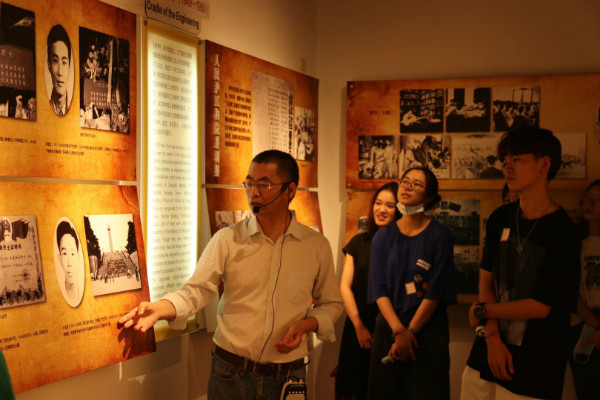 图说：上理工“通晓‘四史’，展望未来”校史馆奇妙夜活动  来源/采访对象供图（下同）