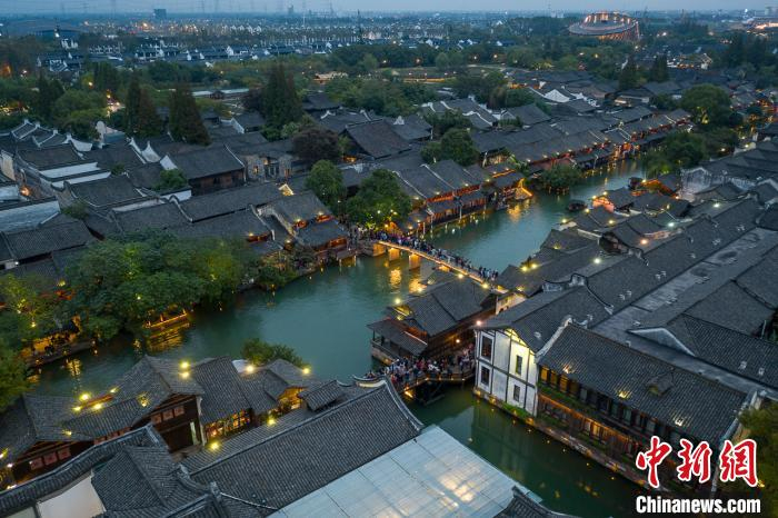 图为乌镇夜间美景 乌镇景区供图 