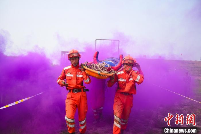 考核现场。　于圆 摄