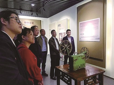  南京市委组织部组织全市村党总支书记到朱家边社区村史馆进行观摩学习