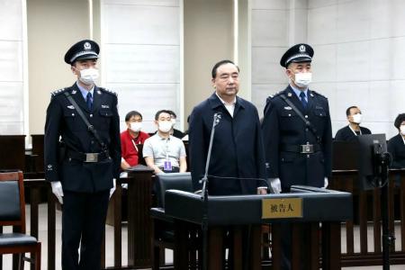 内蒙古自治区呼和浩特市委原书记云光中受贿案一审开庭