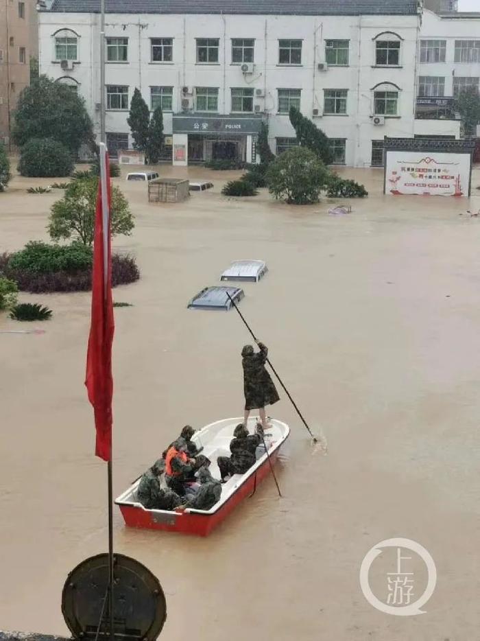 洪水围鄱阳：红色警报下的危情时刻