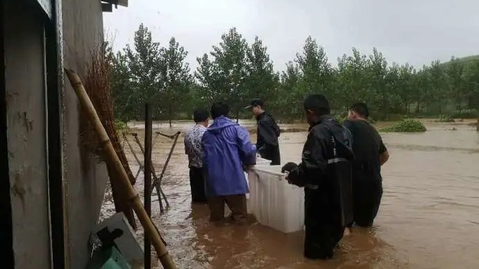 六安公安抢险救援。@六安发布&nbsp; 图