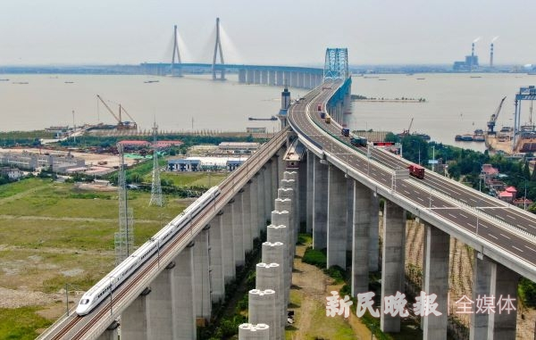 图说：上海至苏州至南通铁路一期（以下简称沪苏通铁路）今天开通运营 新民晚报记者 陈梦泽 摄