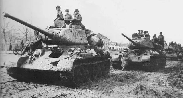 主炮仅相差3mm，体重却多出24吨，虎式坦克该如何借鉴T34-85