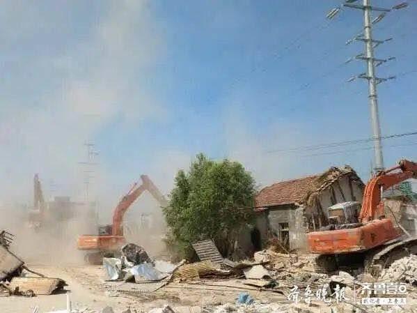 东营区史口镇拆除1500余平方米违法建筑