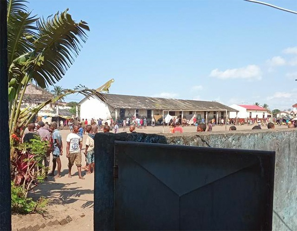 破败的监狱大院