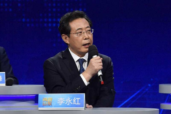 &nbsp;&nbsp;&nbsp;&nbsp;日照市市长李永红在《问政山东》节目现场回答提问。图片由《问政山东》节目组提供