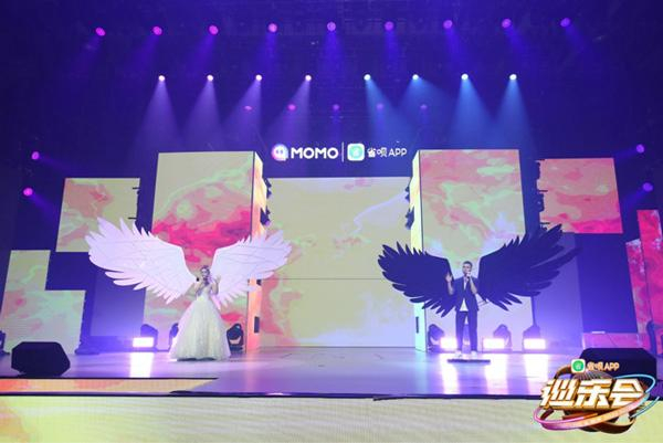 陌陌主播小乐乐和艾维巴帝现场合唱《黎明前的黑暗》