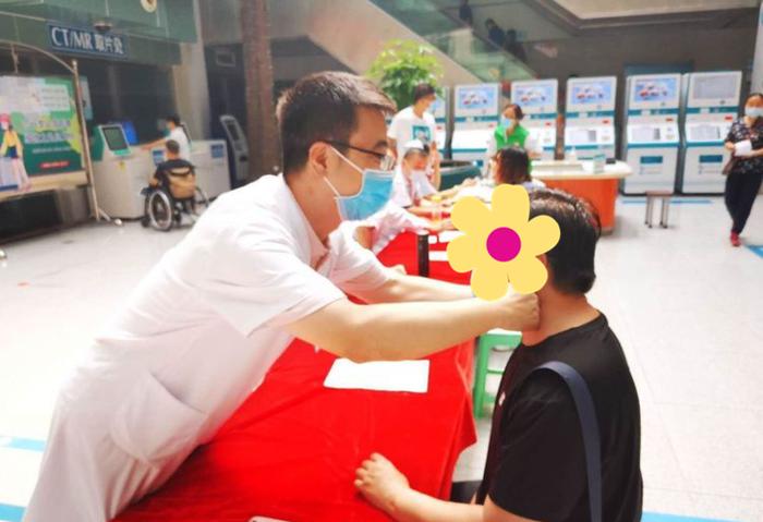 山东省立三院举办“中西医结合治疗呼吸系统疾病”义诊活动