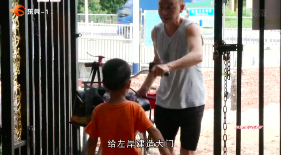 万江新城社区居委会干部冯永强表示：“这个深颜色的就是牌楼基的地，牌楼基让步给了一个这样的方案，但一定要留人行道出来，这是牌楼基做的效果图。”