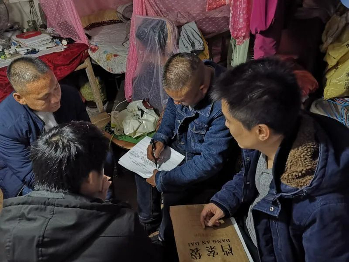 　▲专案组开展排查工作