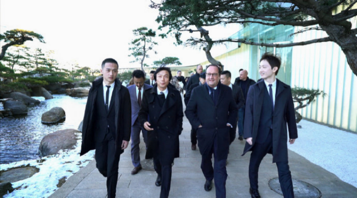 罗红儿子罗昊、罗成 图片来源：罗红摄影艺术馆官微