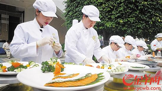 　　江门将粤菜师傅培养与侨乡文化相结合，打造弘扬岭南饮食文化的国际名片 周聪 摄