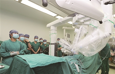  全球最新第四代“达芬奇手术机器人”在南通大学附属医院启用