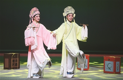  邵 丹摄