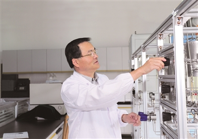  全国教育系统先进教育工作者陈群教授获国家科技进步二等奖