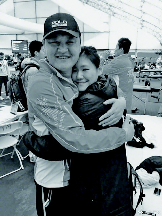 徐国义和叶诗文合影。 图片来自叶诗文微博