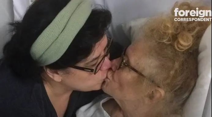 截图来自澳广揭批“法L功”的节目