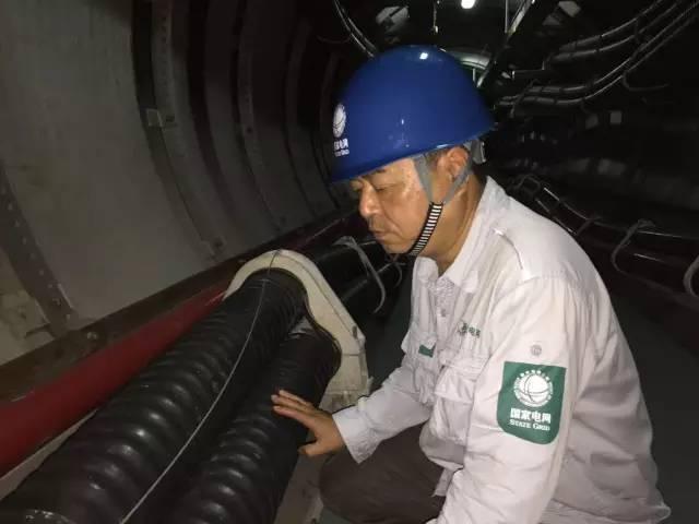 上海的这条深30米，全长16公里的世界最长地下电缆是什么样子？