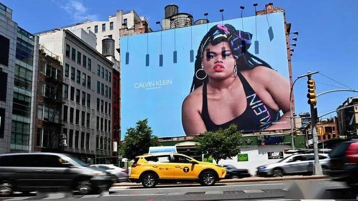 ▲纽约街头的巨幅CK海报。