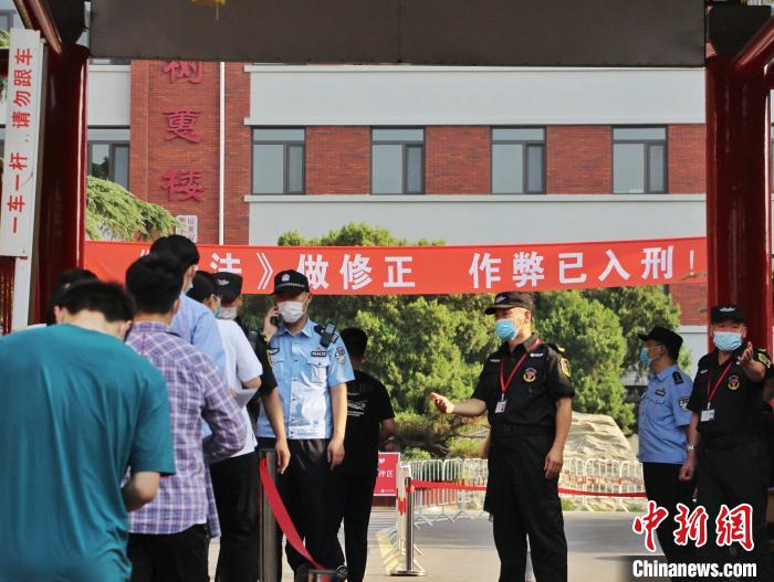 资料图：山东2020年夏季高考拉开大幕。　赵晓 摄