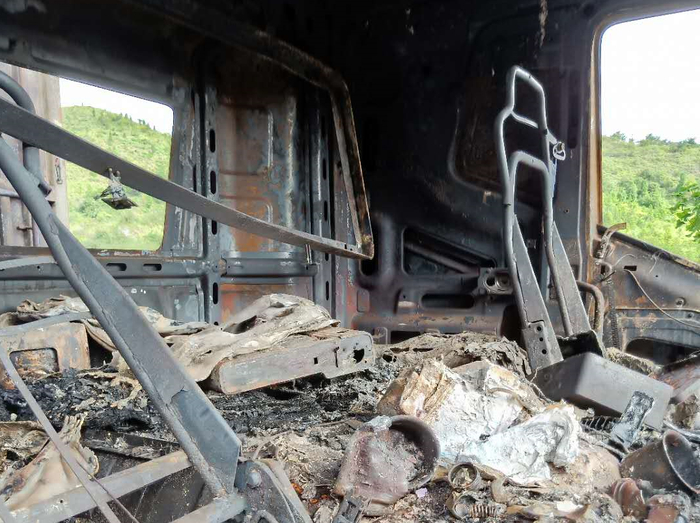 火烧过后留下的驾驶室残骸 来源：受访者供图