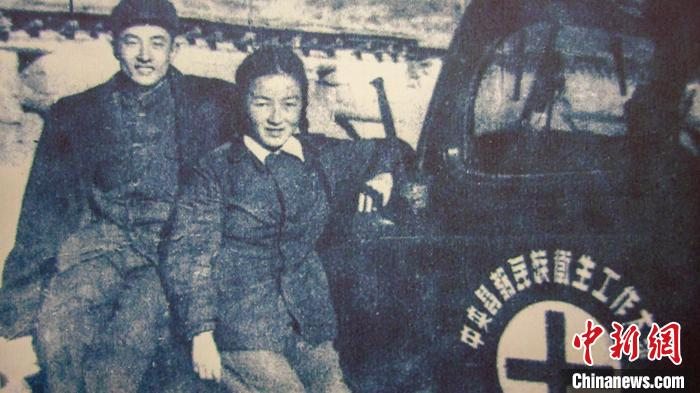 图为上世纪50年代，昌都市人民医院的“高尔基”牌汽车。(翻拍) 江飞波 摄