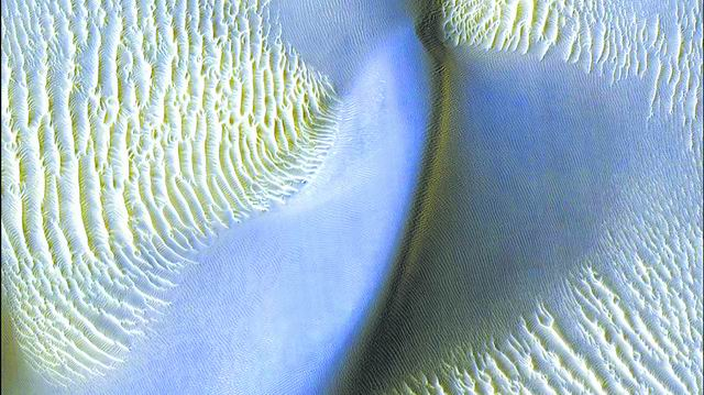  火星上的巨型沙丘。图片来源：NASA