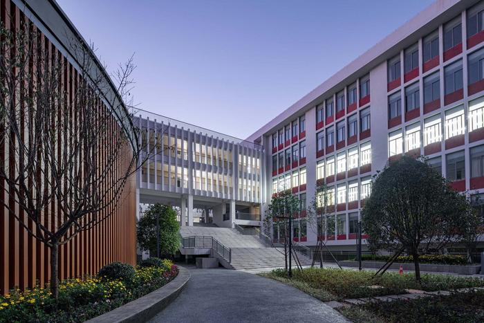 立体“院落”空间：云南师范大学实验中学 / 清华大学建筑设计院 + 清华大学建筑学院