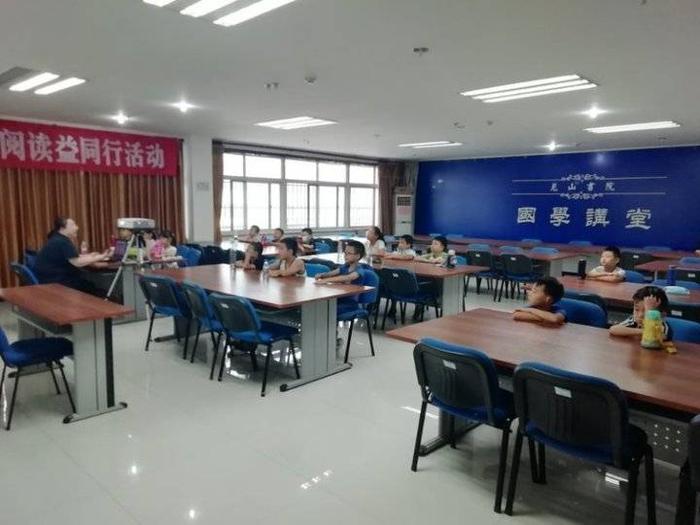 历下区图书馆举办阅读公益课堂《画给孩子的中国传统节日》