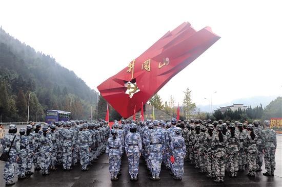 广附国防教育：学生在汗水中历练 挥洒出别样的青春