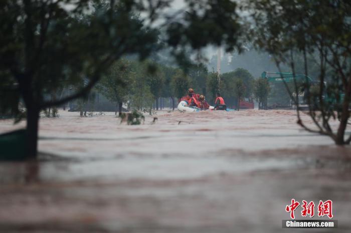 连续31天发布暴雨预警 今年中国洪涝灾害为何偏重？