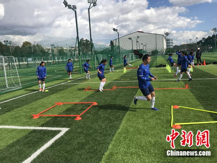 先农坛体校女足U16梯队在训练中。供图